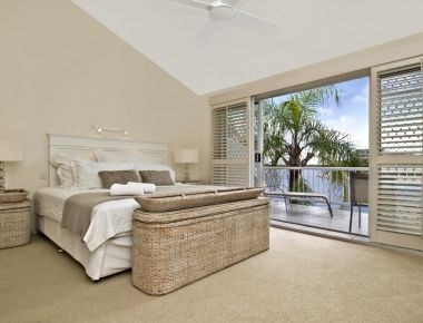 Absolute-Waterfront-Accommodation-Noosa-6