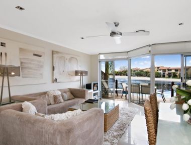 Absolute-Waterfront-Accommodation-Noosa-7